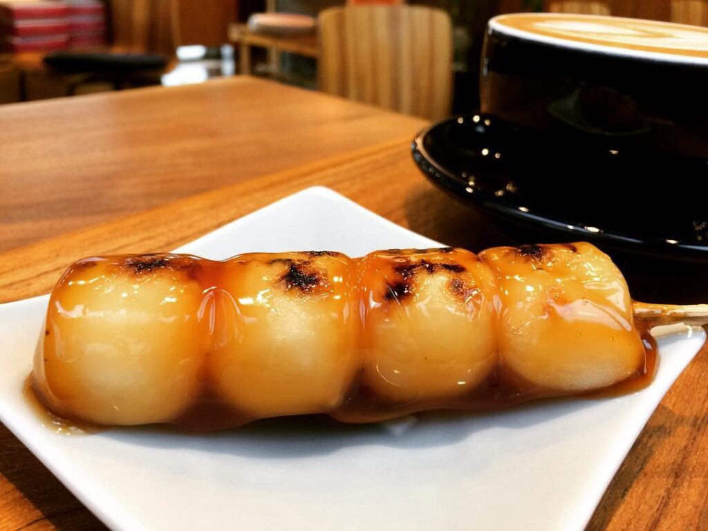 今日のカフェラテ #カフェラテ #仕事帰り #桶川 #みたらし団子
