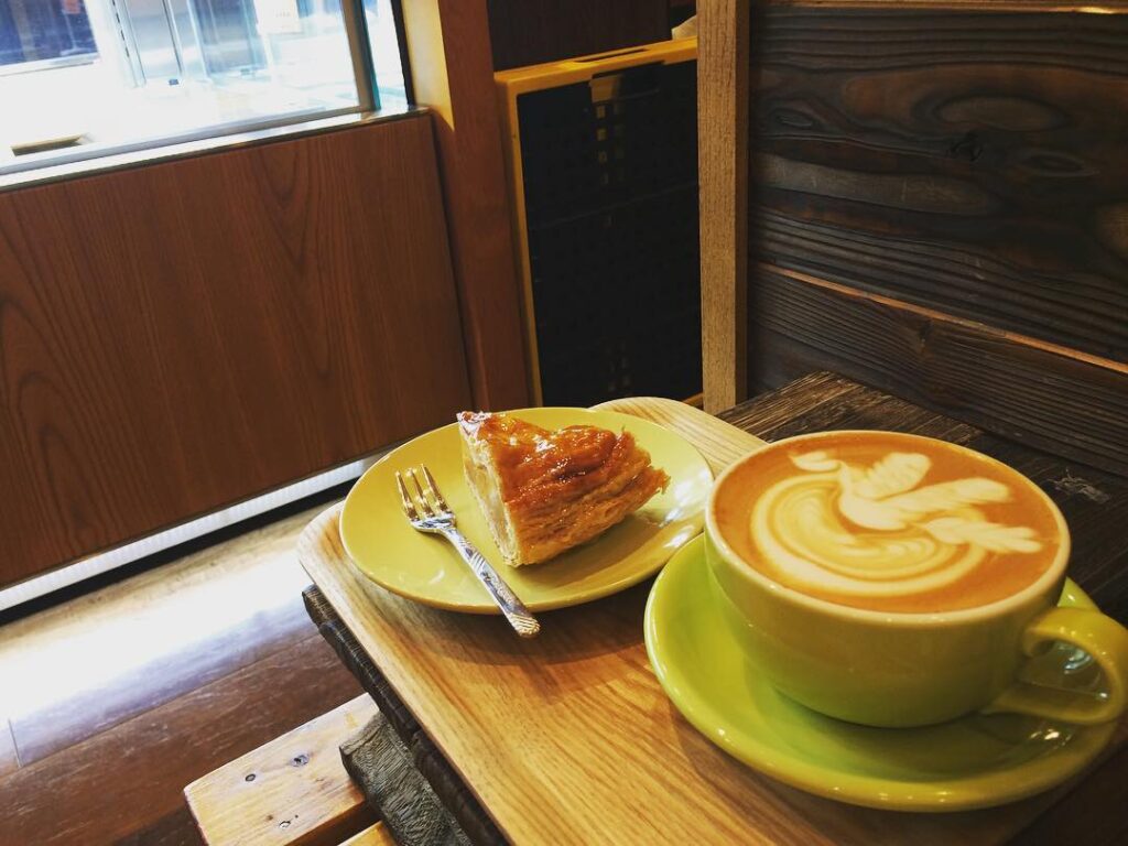 今日のPPAP #仕事帰り #カフェラテ #アッポーパイ #AP #アップルパイ #幹栄 #cafelat…